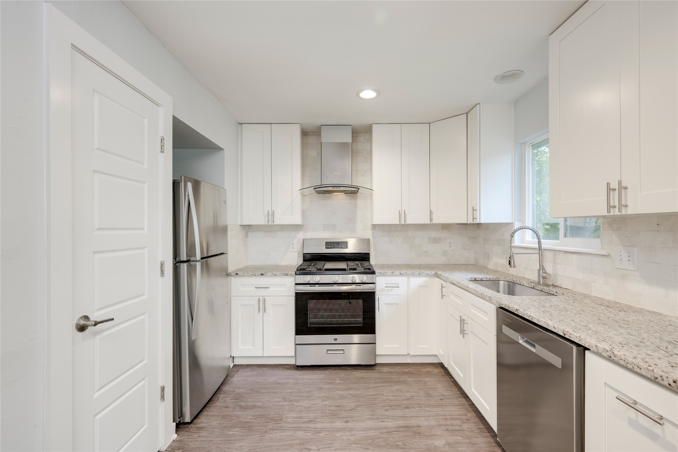 5402 Chevy Circle Austin, TX 78723 - Photo 4 of 29