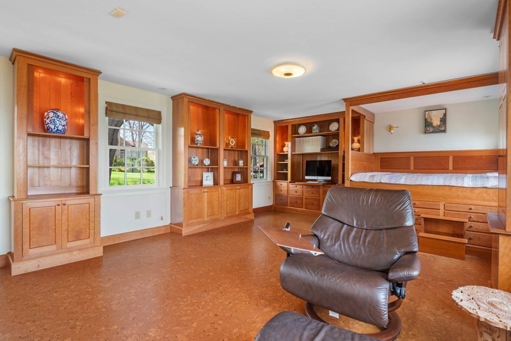 321 Ocean Avenue Marblehead, MA 01945 - Photo 21 of 37