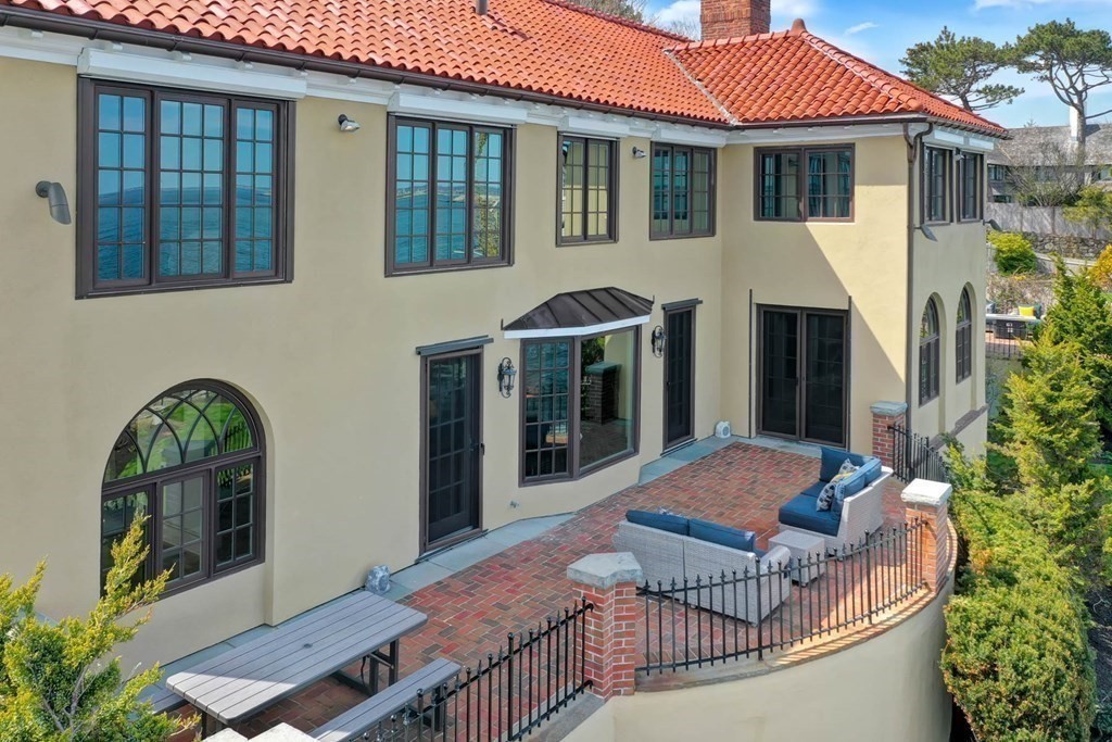 321 Ocean Avenue Marblehead, MA 01945 - Photo 6 of 37