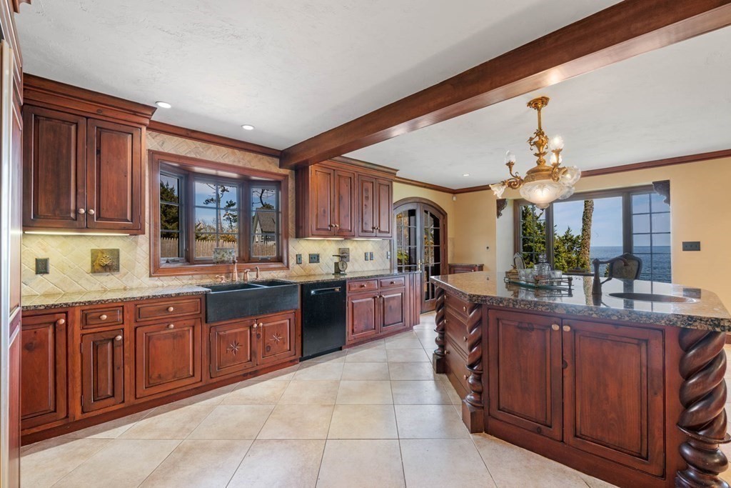 321 Ocean Avenue Marblehead, MA 01945 - Photo 8 of 37