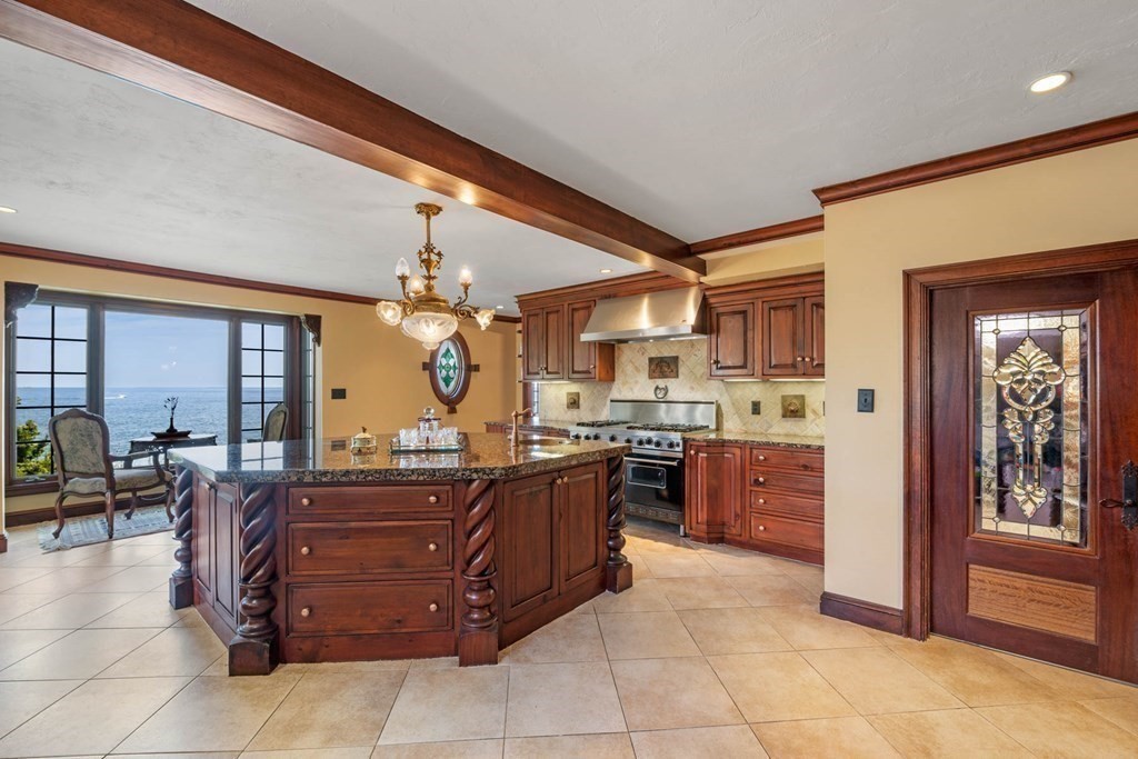 321 Ocean Avenue Marblehead, MA 01945 - Photo 9 of 37