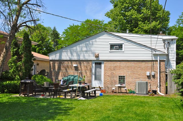 9051 Forestview Road Skokie, IL 60203 - Photo 4 of 16