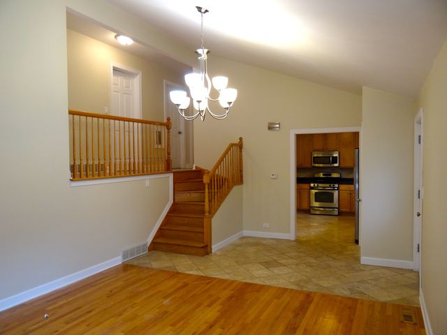 9051 Forestview Road Skokie, IL 60203 - Photo 7 of 16