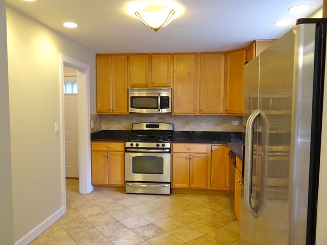 9051 Forestview Road Skokie, IL 60203 - Photo 9 of 16