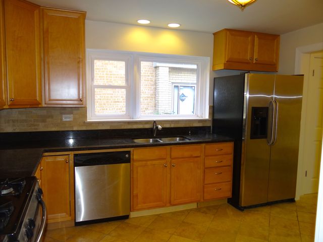 9051 Forestview Road Skokie, IL 60203 - Photo 10 of 16