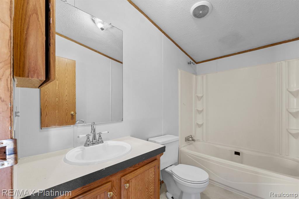 12853 Barnes Road Byron, MI 48418 - Photo 13 of 23