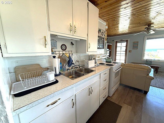 4567 Arch Street Florence, OR 97439 - Photo 8 of 33