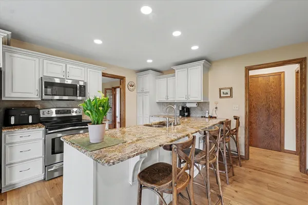 $450,000 | 3207 Douglas Woods Drive, Urbana, IL 61802