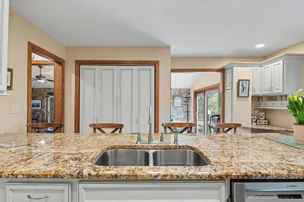 $450,000 | 3207 Douglas Woods Drive, Urbana, IL 61802