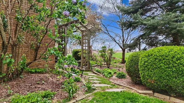 $450,000 | 3207 Douglas Woods Drive, Urbana, IL 61802
