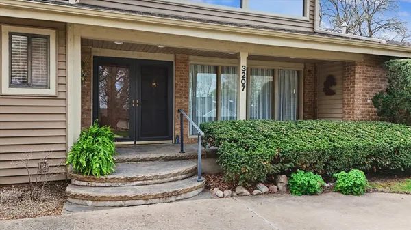 $450,000 | 3207 Douglas Woods Drive, Urbana, IL 61802