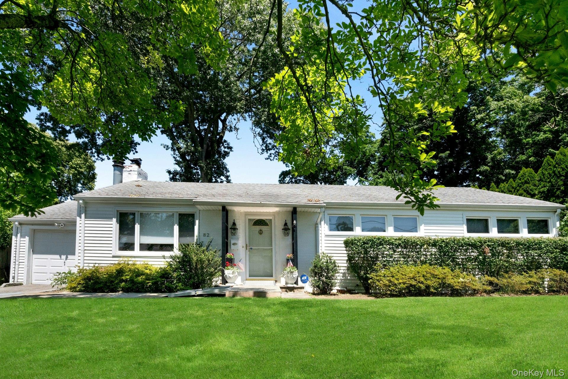 82 Holbrooke Road White Plains, NY 10605 - Photo 1 of 33