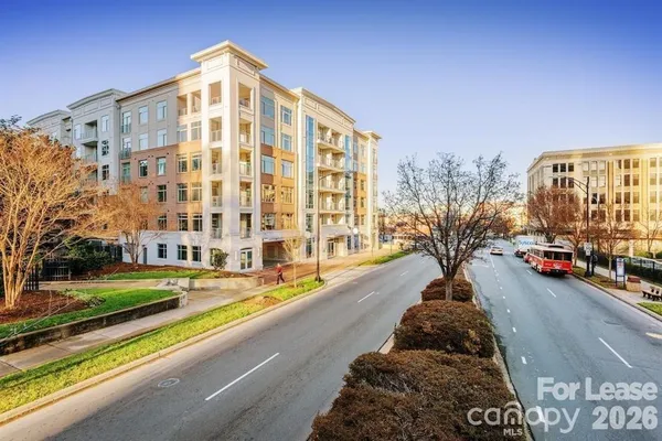 $2,528 | 425 West Trade Street, Unit 2ER, Charlotte, NC 28202