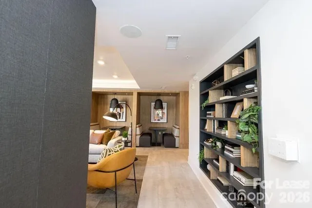 $2,277 | 425 West Trade Street, Unit 2DR, Charlotte, NC 28202