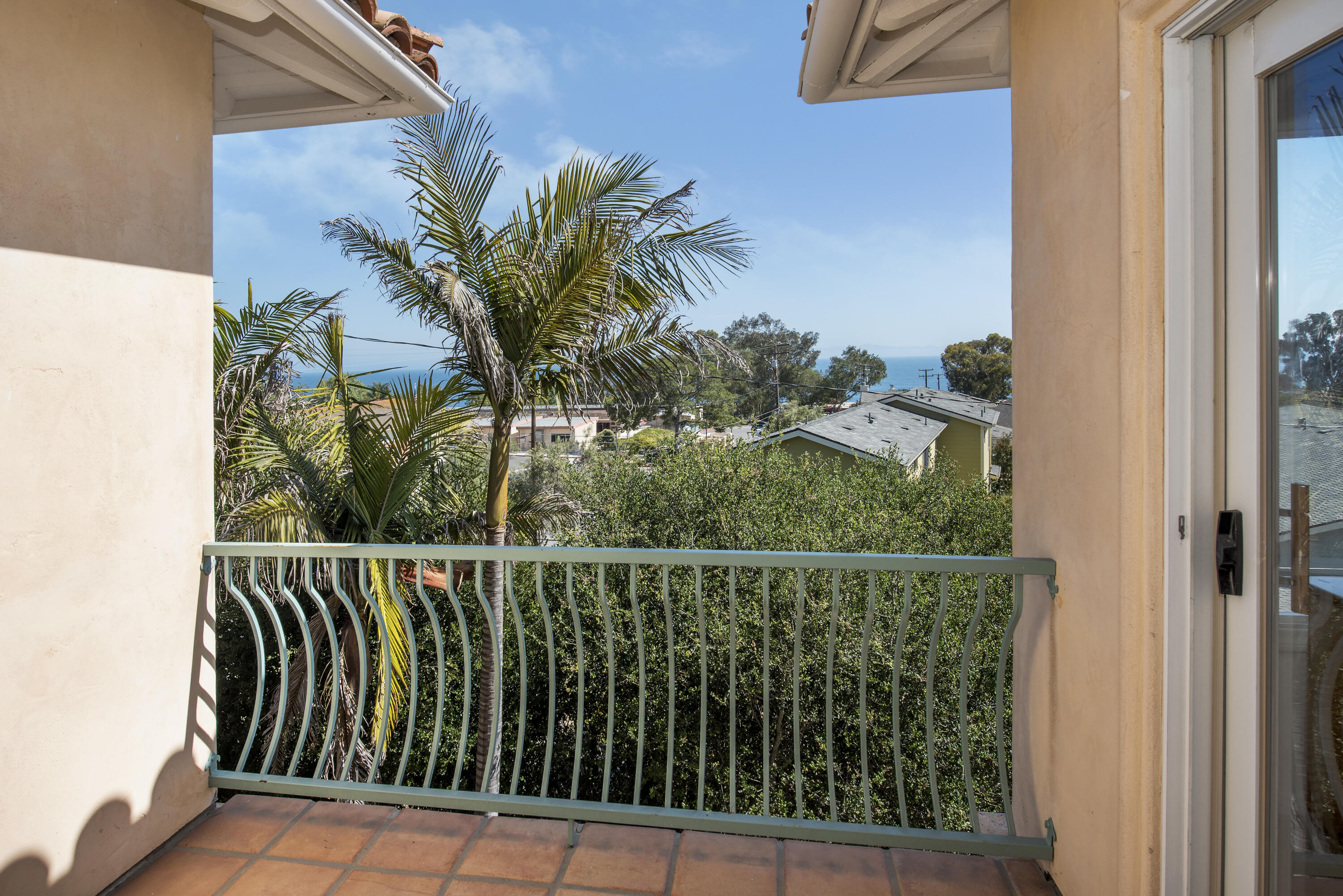 222 Meigs Road, Unit 16 Santa Barbara, CA 93109 - Photo 17 of 26 a view of a balcony with plants