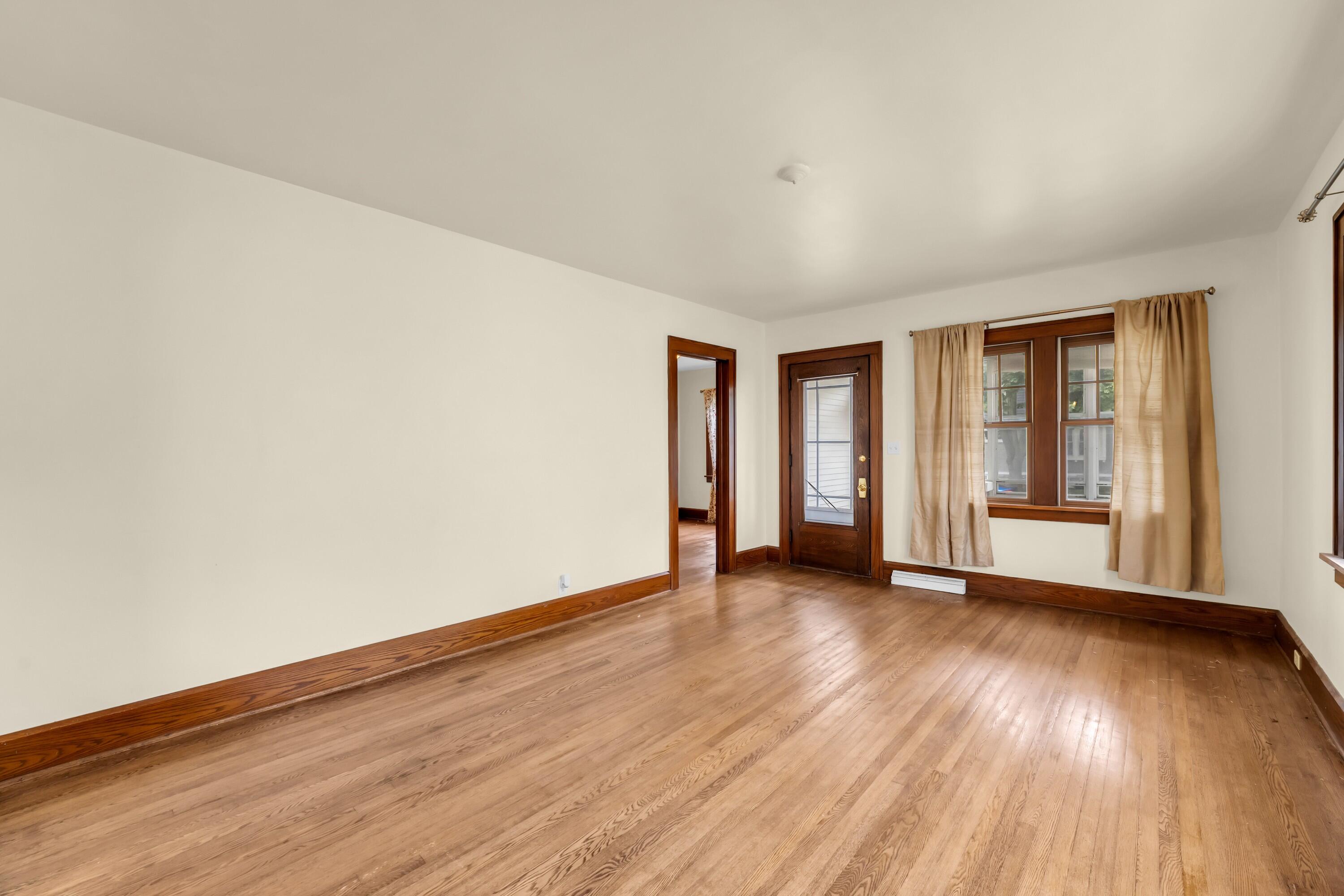 704 Belmont Avenue Racine, WI 53405 - Photo 8 of 42 Photo (8)