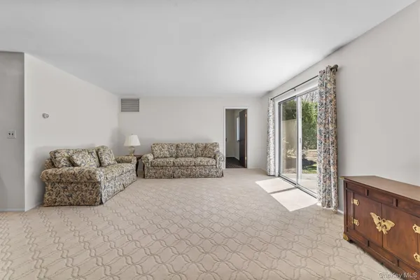 $3,950 | 164A Carriage Court, Unit B, Yorktown Heights, NY 10598