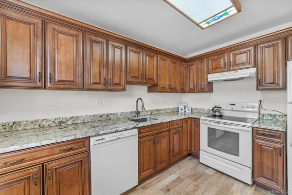 $3,950 | 164A Carriage Court, Unit B, Yorktown Heights, NY 10598
