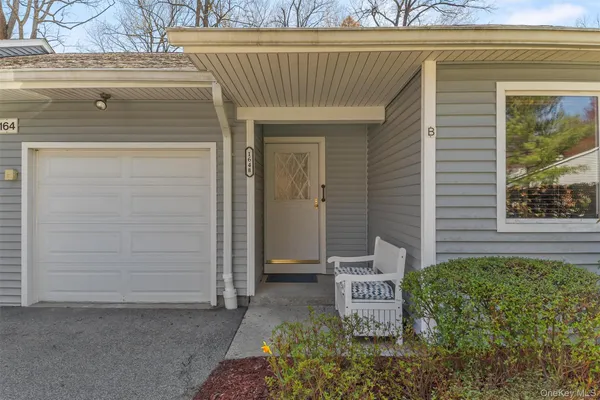 $3,950 | 164A Carriage Court, Unit B, Yorktown Heights, NY 10598