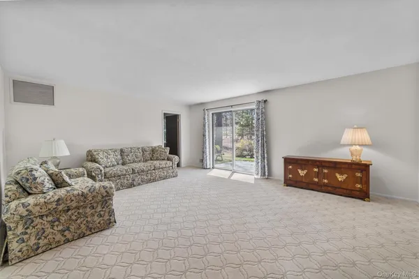 $3,950 | 164A Carriage Court, Unit B, Yorktown Heights, NY 10598