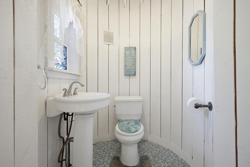 160 Sherman Road Somerset, MA 02726 - Photo 24 of 34