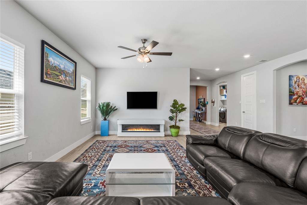 411 West Harwood Road Euless, TX 76039 - Photo 23 of 40