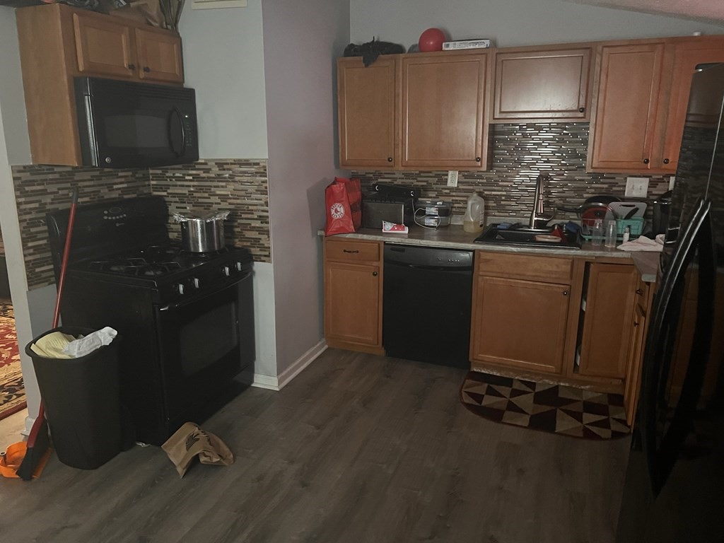 80 Howes Street Springfield, MA 01118 - Photo 18 of 27