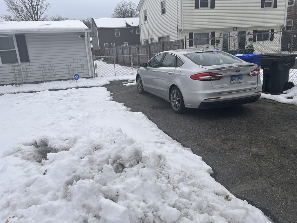 80 Howes Street Springfield, MA 01118 - Photo 4 of 27