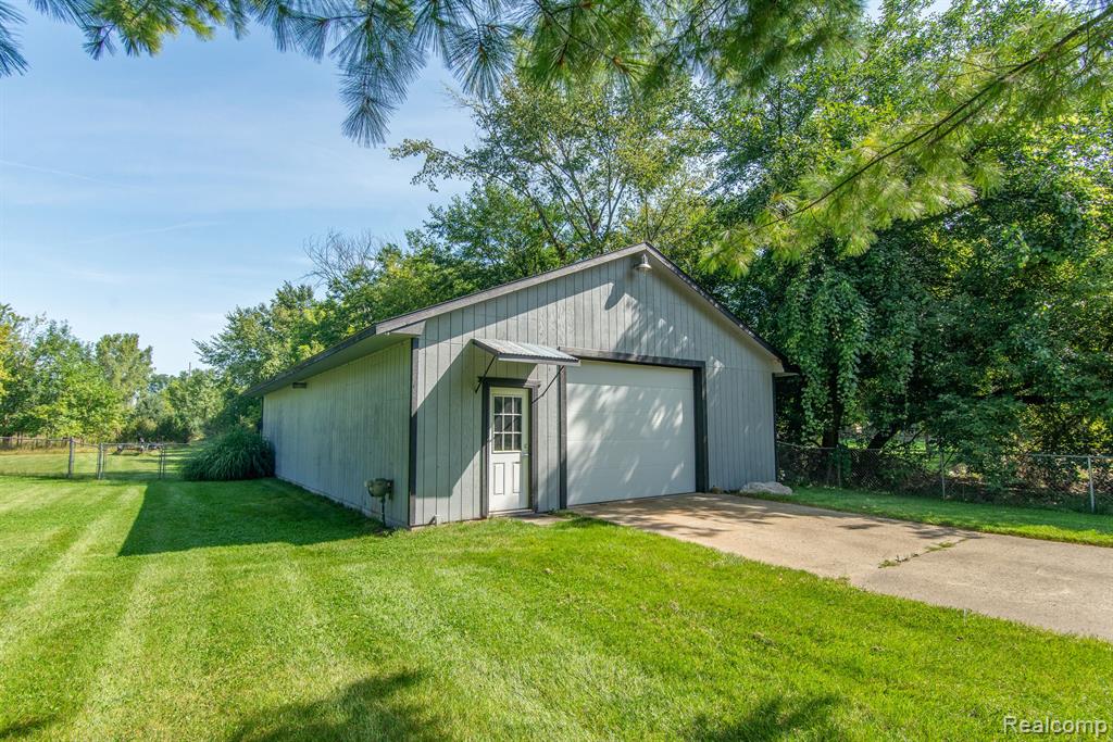 820 West Silver Lake Road Fenton, MI 48430 - Photo 34 of 38