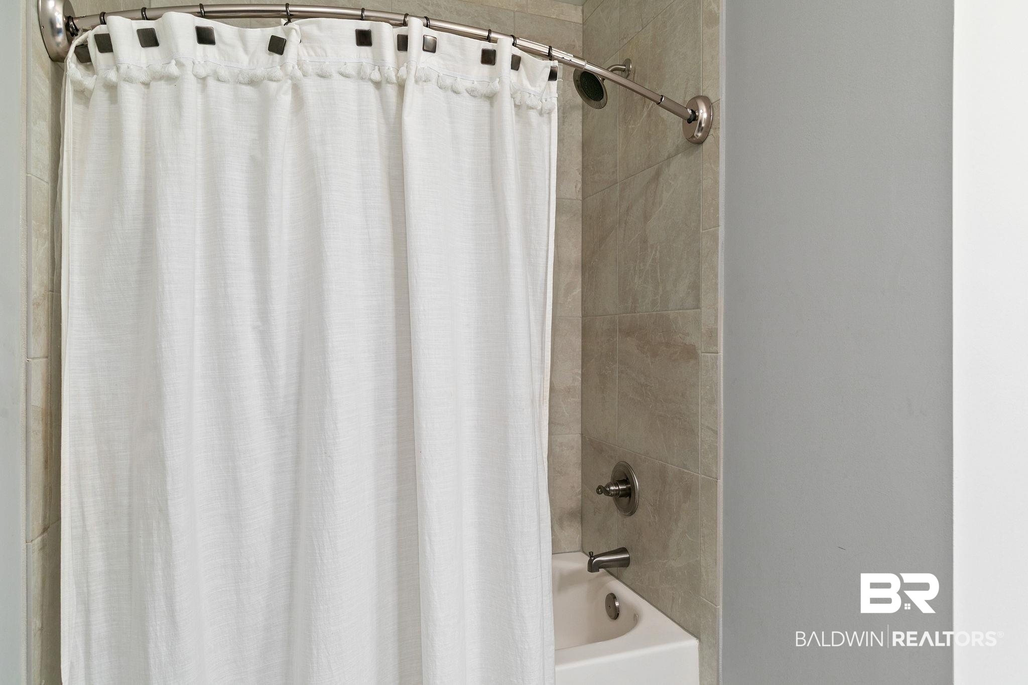 31911 Bobwhite Road Daphne, AL 36527 - Photo 42 of 85 Bathroom with shower / tub combo