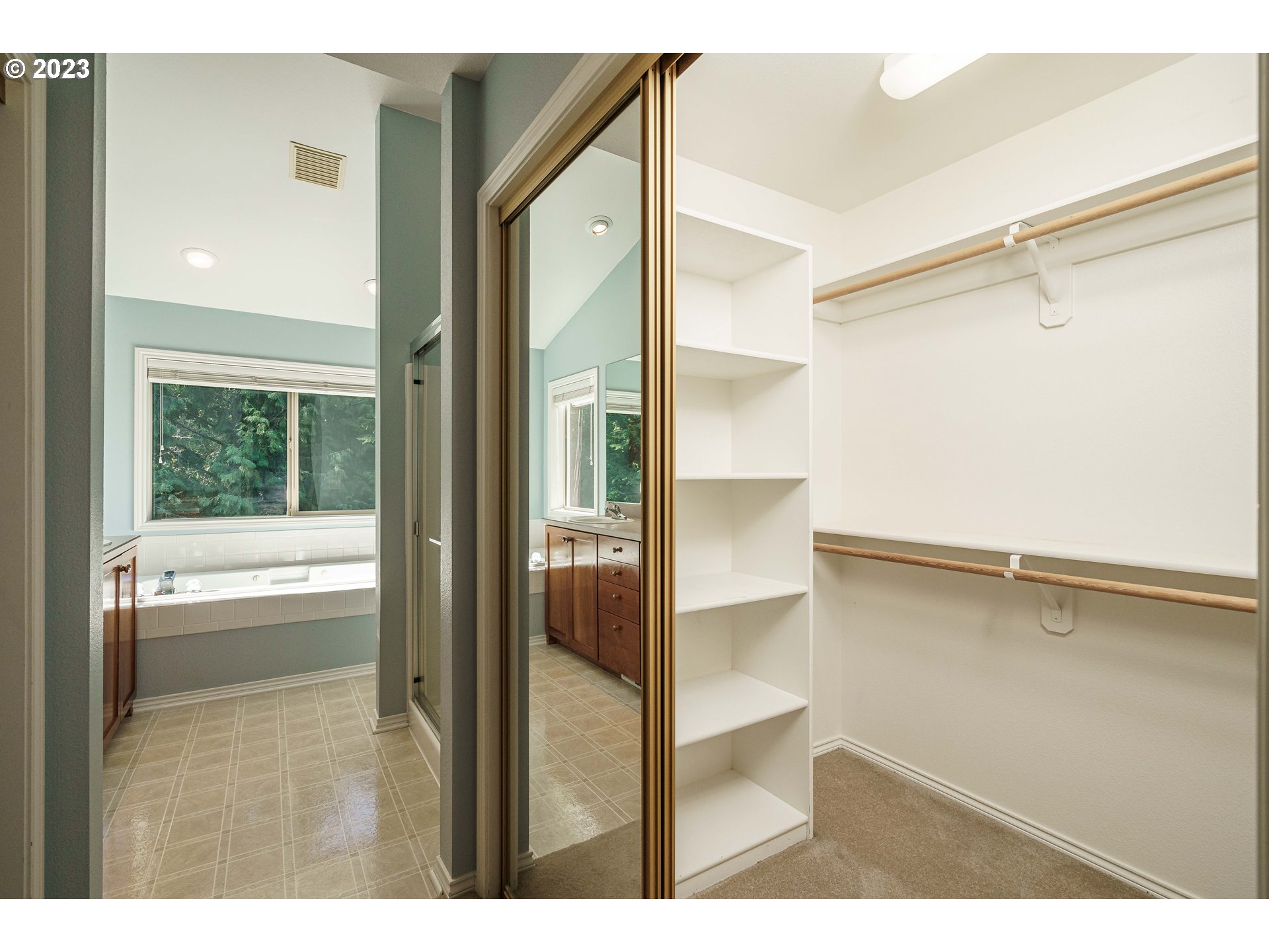 1601 Southeast Elliott Avenue Gresham, OR 97080 - Photo 16 of 48 a bathroom with a glass shower door