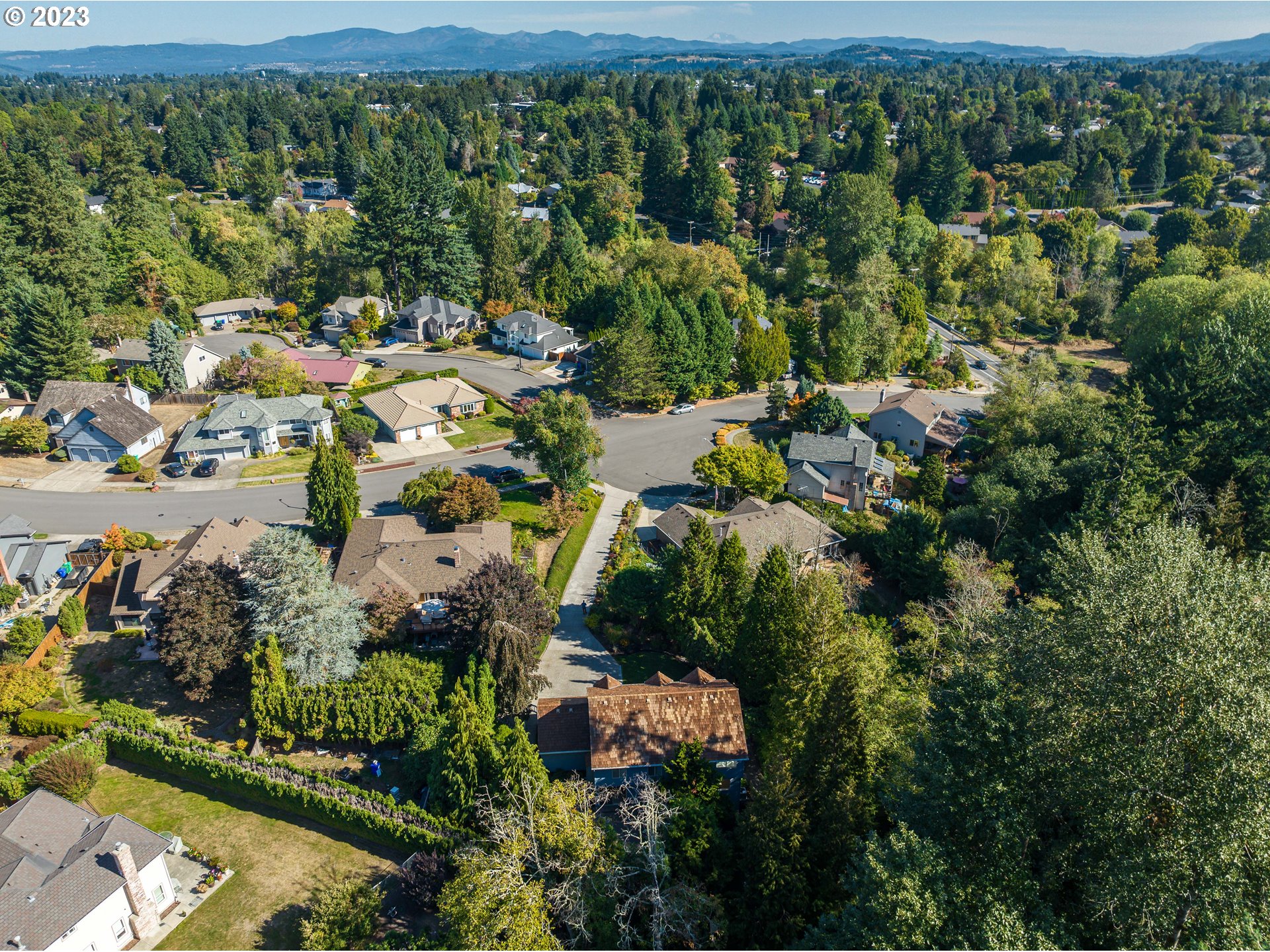 1601 Southeast Elliott Avenue Gresham, OR 97080 - Photo 44 of 48 an aerial view of residential houses with outdoor space and trees