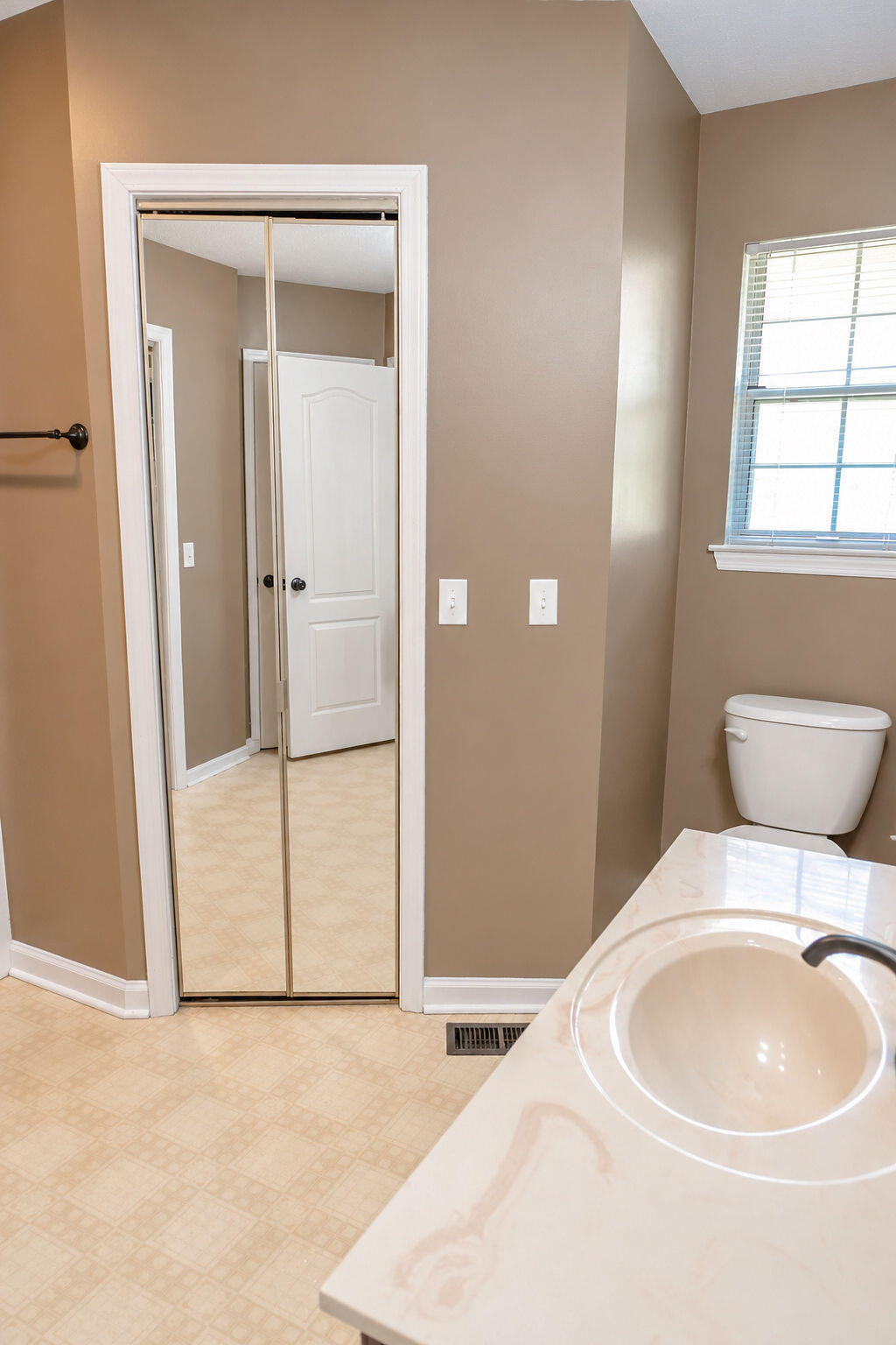 8715 Georgetown Trace Lane Chattanooga, TN 37421 - Photo 17 of 30 90CECB0A-372A-4553-9DBF-339B0DF86AB1