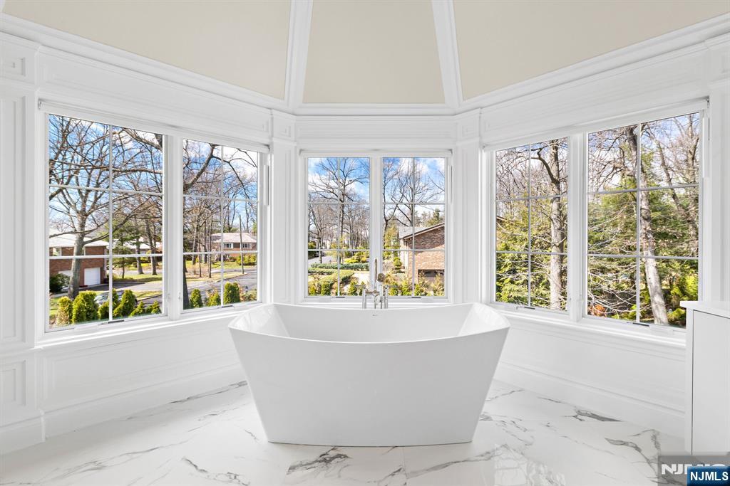 111 Demarest Avenue Englewood Cliffs, NJ 07632 - Photo 13 of 26