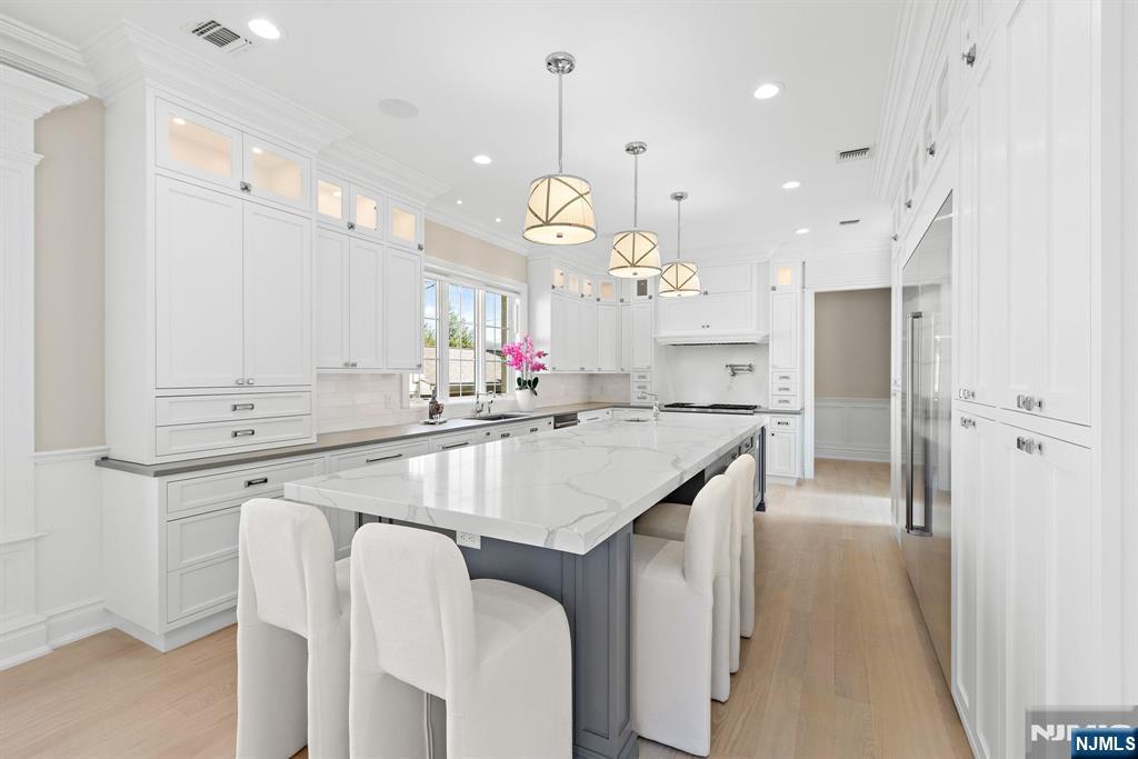 111 Demarest Avenue Englewood Cliffs, NJ 07632 - Photo 3 of 26