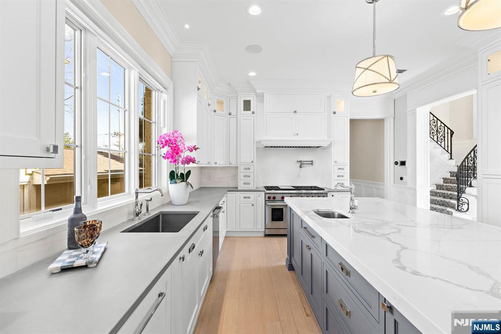 111 Demarest Avenue Englewood Cliffs, NJ 07632 - Photo 4 of 26