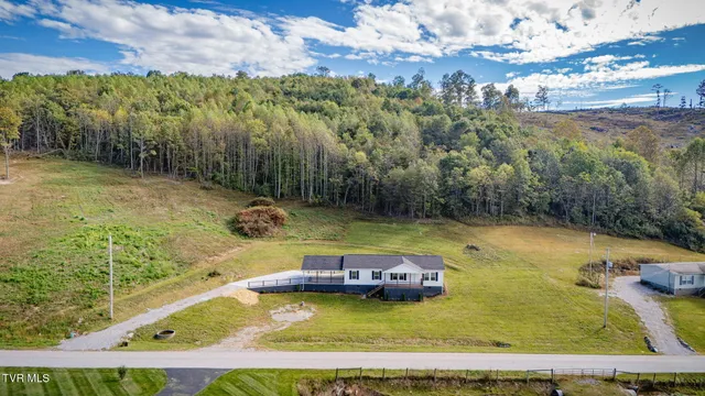 $299,000 | 345 Dean Hollow Road, Nickelsville, VA 24271
