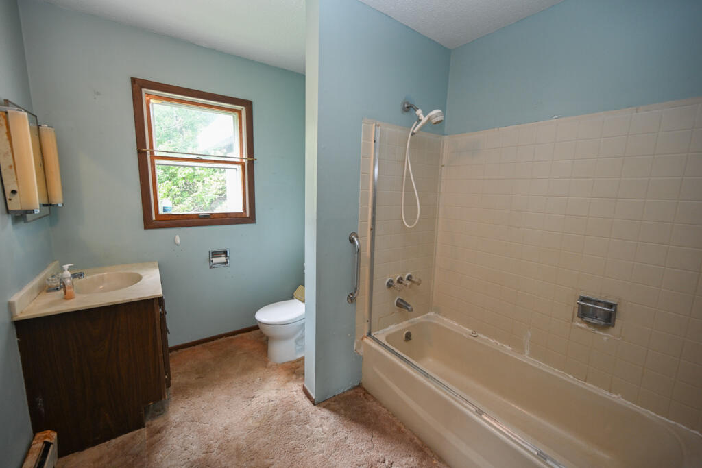 87 Sunset Strip Brewer, ME 04412 - Photo 8 of 17 Bathroom