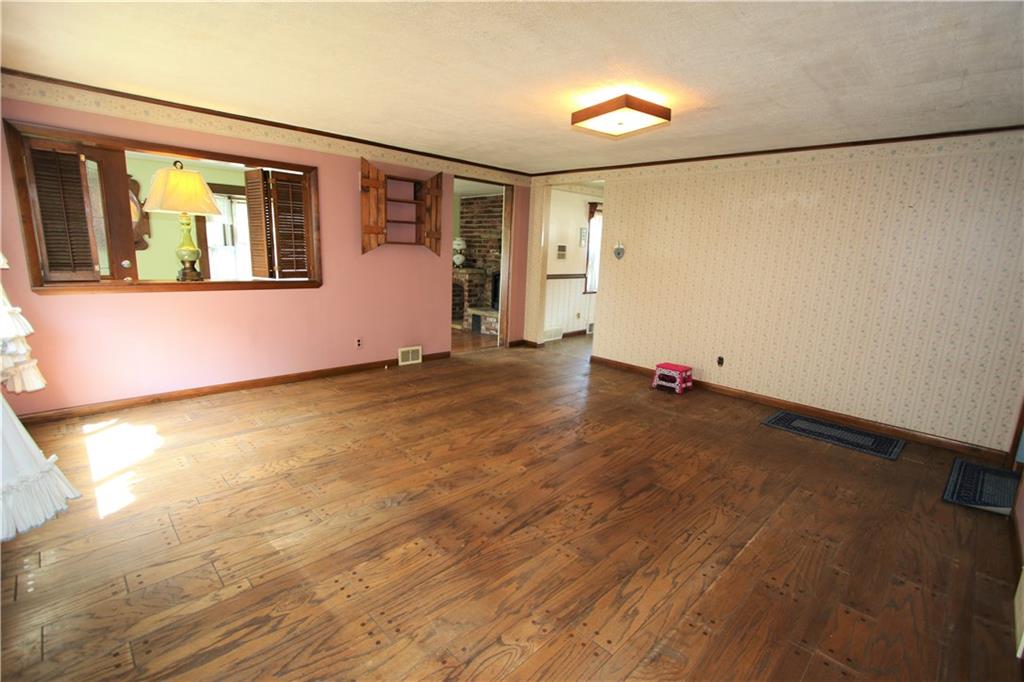 453 Simpson Howell Road Elizabeth, PA 15037 - Photo 17 of 25 Large Living Room is Great for Entertaining.