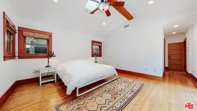 a view of a small yard with plants