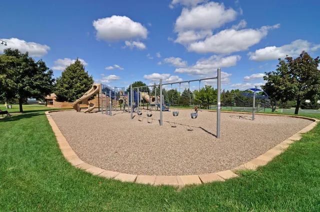 $314,900 | 1603 Raindrop Drive, Eagan, MN 55121