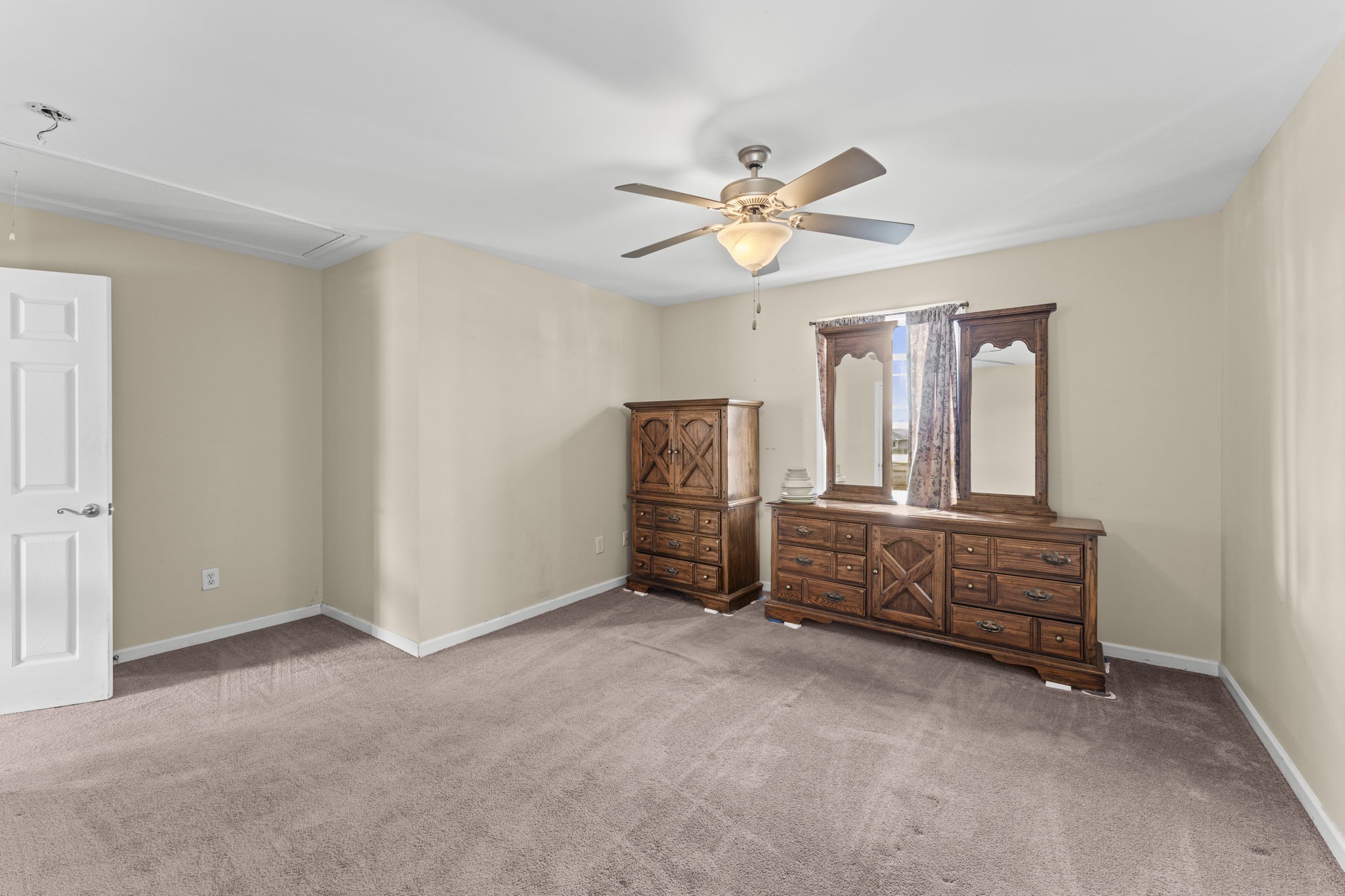 159 Apple Drive Winchester, TN 37398 - Photo 13 of 32 a view of an empty room with a window