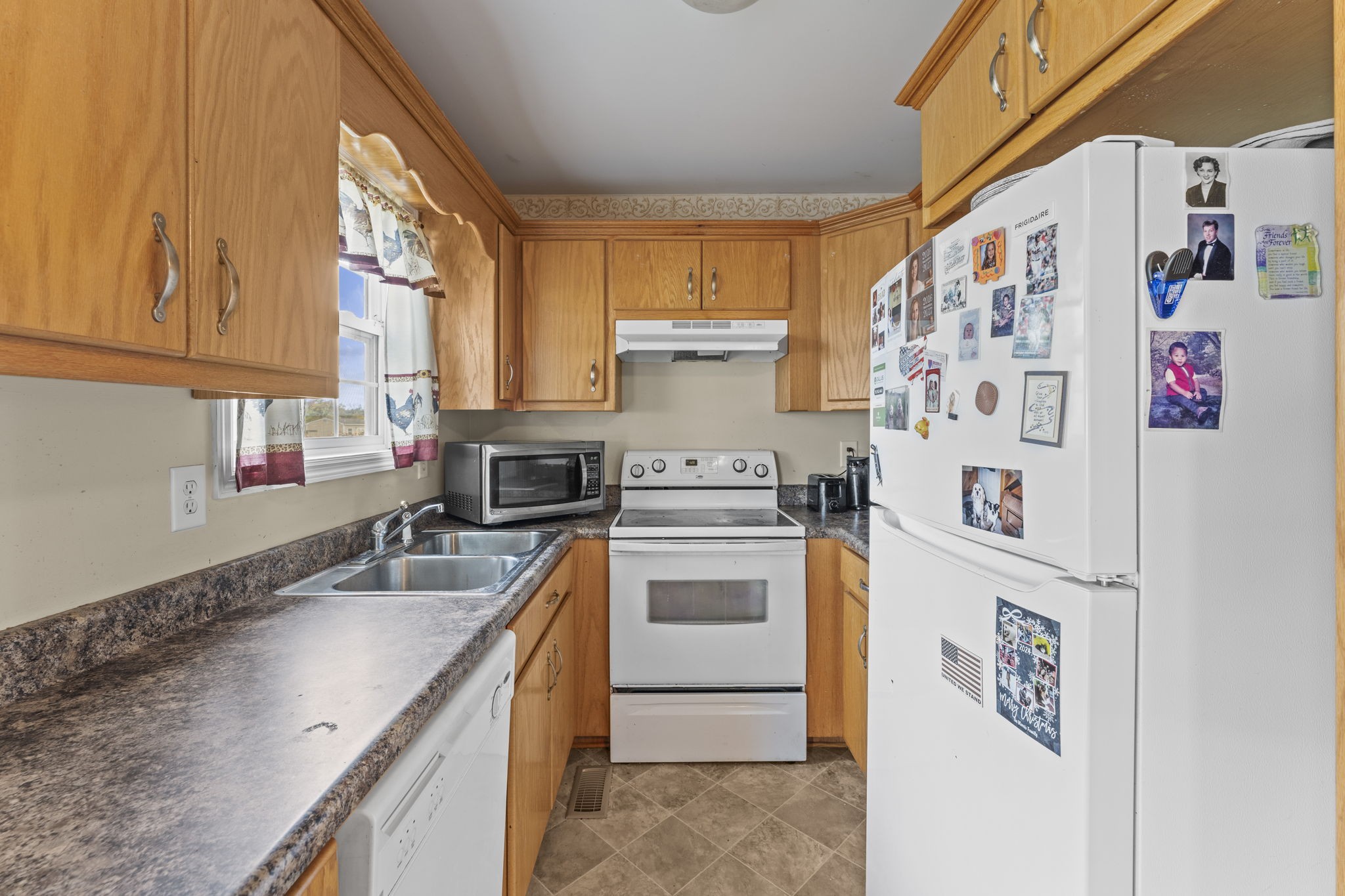 159 Apple Drive Winchester, TN 37398 - Photo 18 of 32 a kitchen with a refrigerator a sink and dishwasher