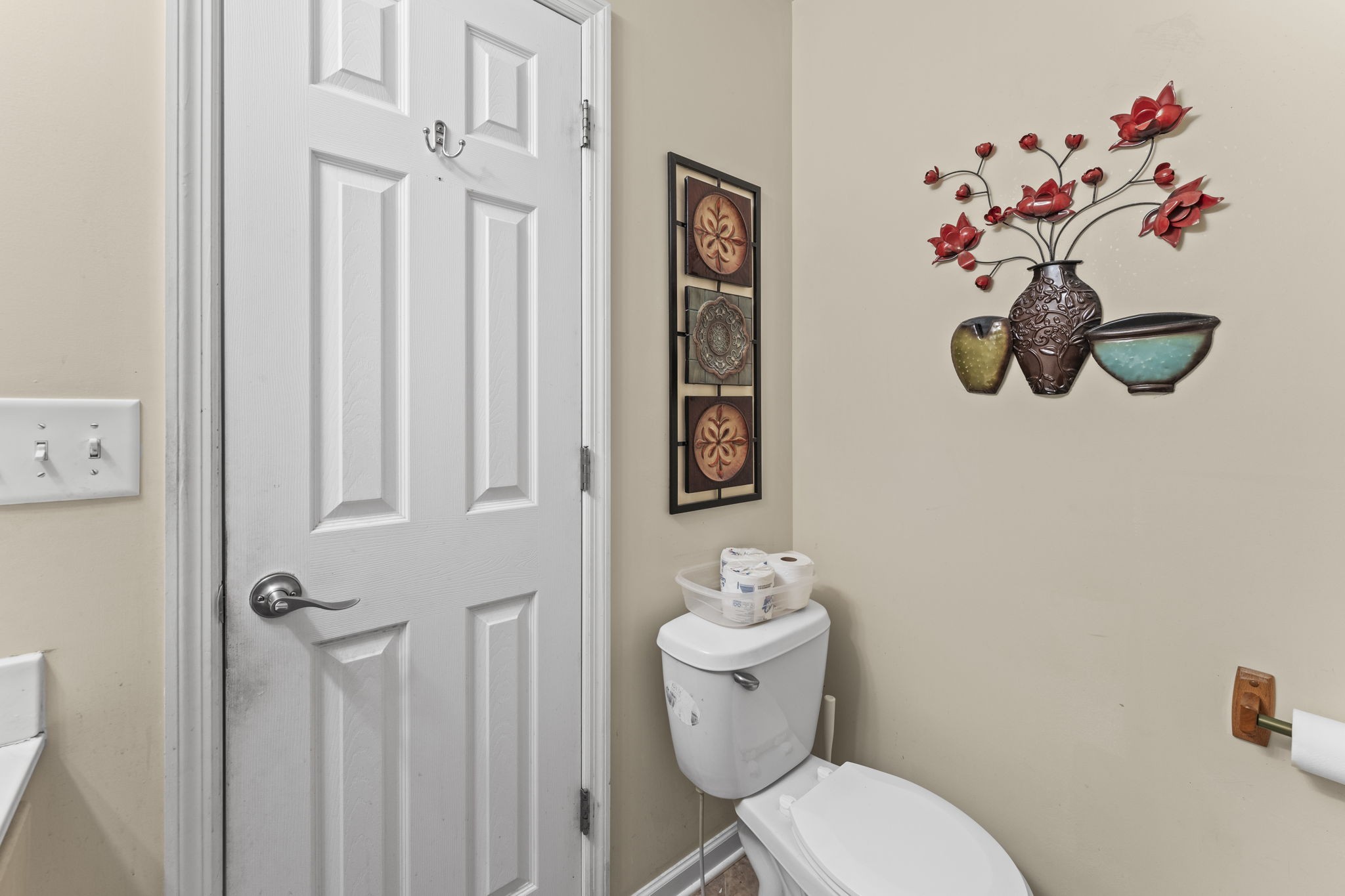 159 Apple Drive Winchester, TN 37398 - Photo 10 of 32 a bathroom with a toilet a sink and mirror