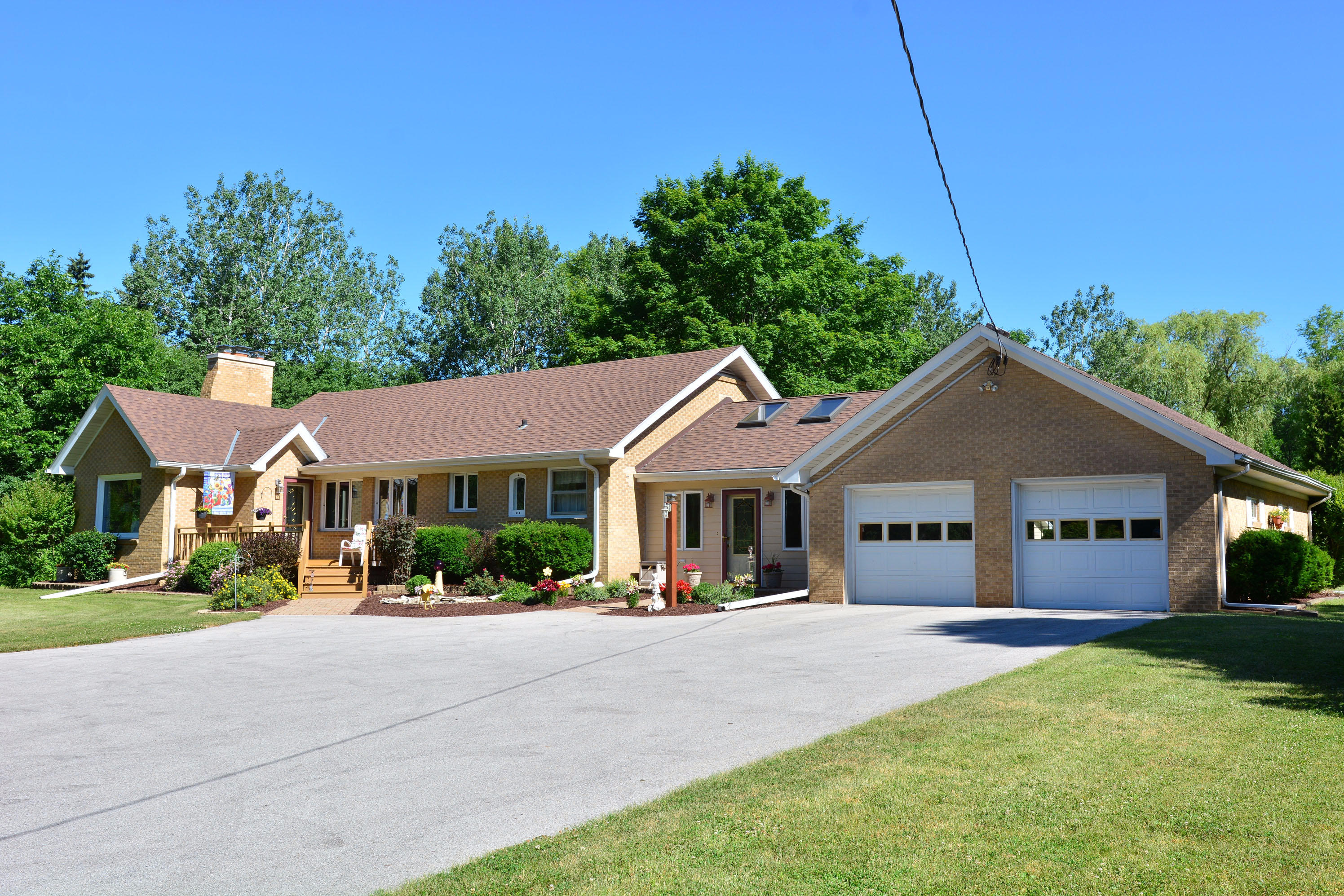 STUNNING MEQUON RANCH