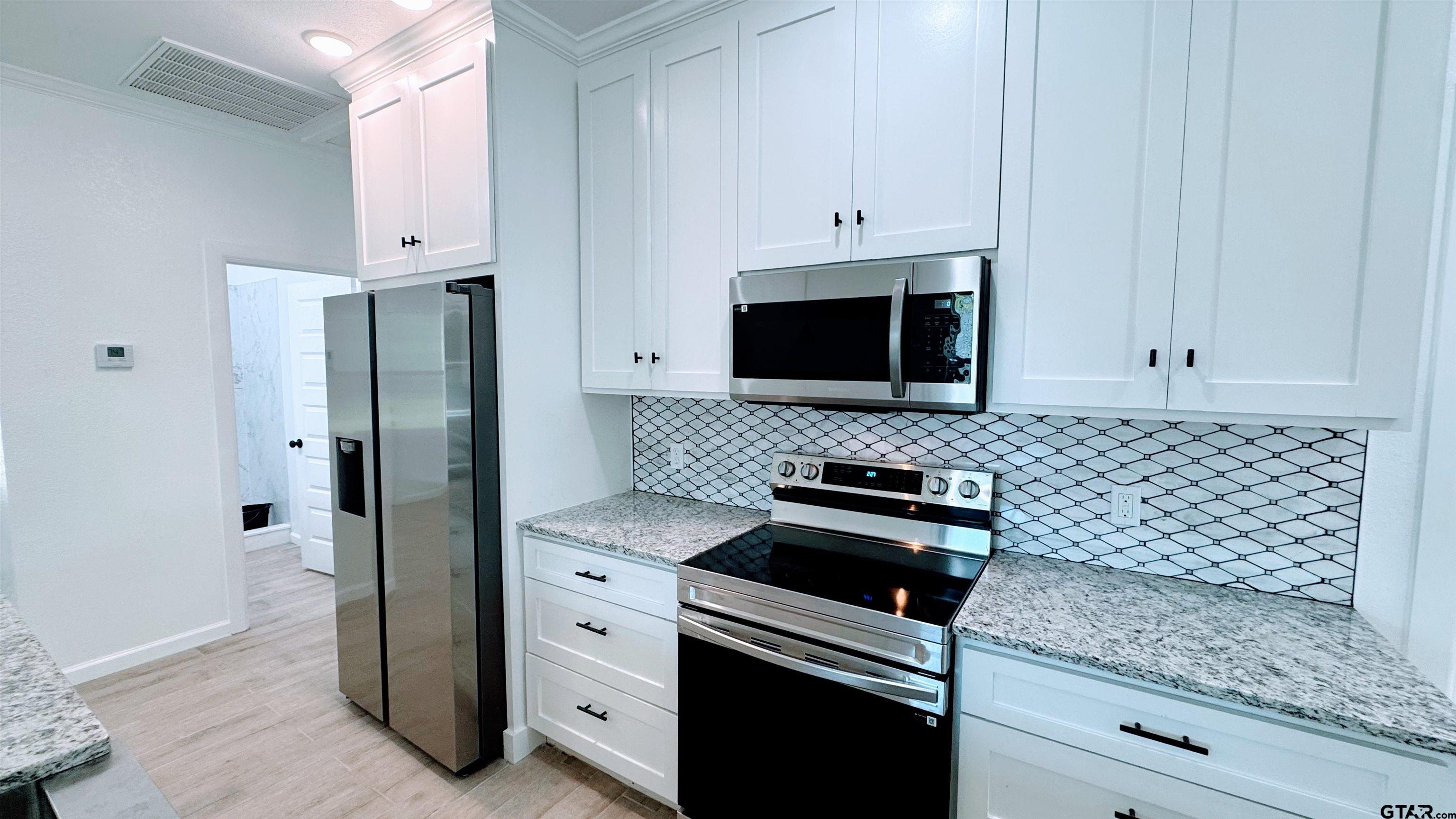 20428 High Point Drive Flint, TX 75762 - Photo 4 of 18 a kitchen with appliances a sink and cabinets