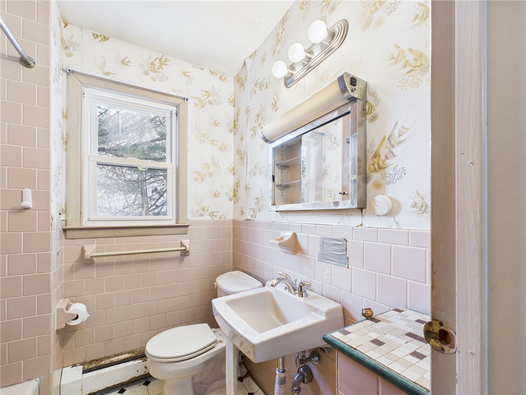 106 Bishop Hill Road Johnston, RI 02919 - Photo 12 of 17