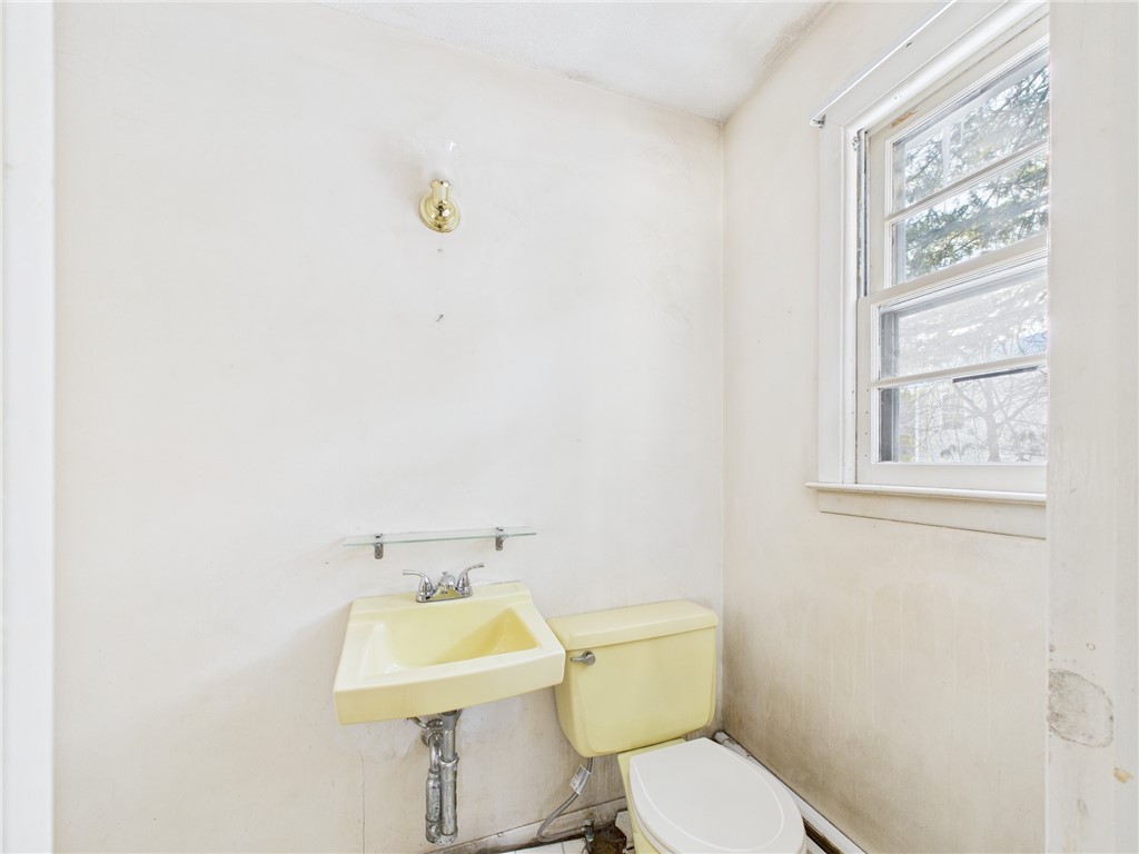 106 Bishop Hill Road Johnston, RI 02919 - Photo 14 of 17