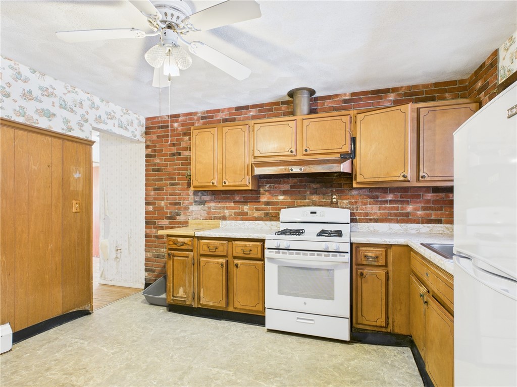 106 Bishop Hill Road Johnston, RI 02919 - Photo 4 of 17