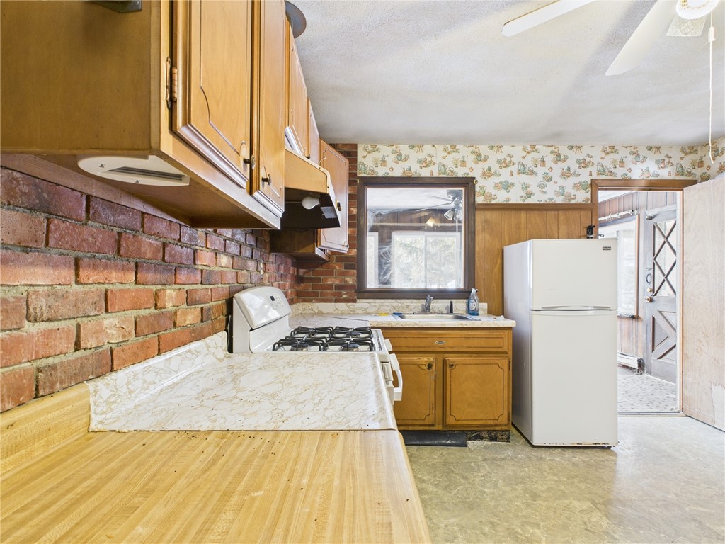 106 Bishop Hill Road Johnston, RI 02919 - Photo 6 of 17